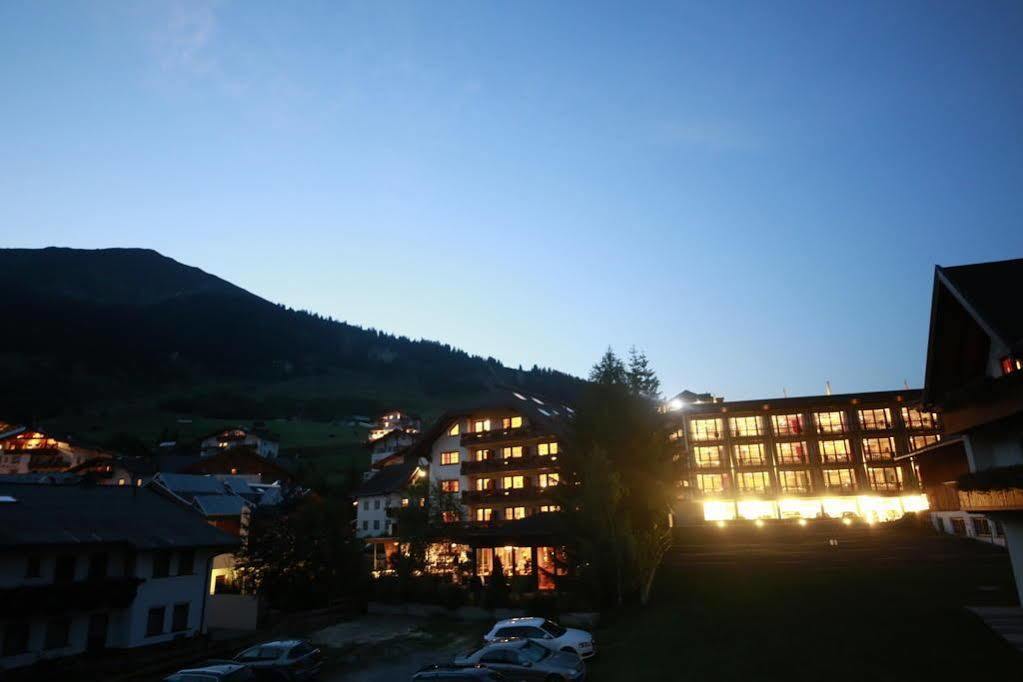 Hotel Chesa Monte 4Sterne Superior Fiss Eksteriør bilde